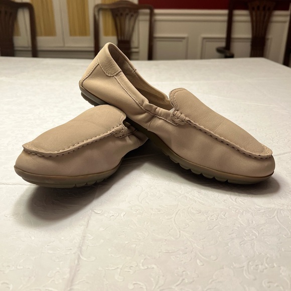 Hush Puppies Shoes - Hush Puppies Tan Women's Flats